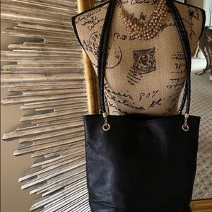🌸 Bottega Veneta Leather Messenger Bag